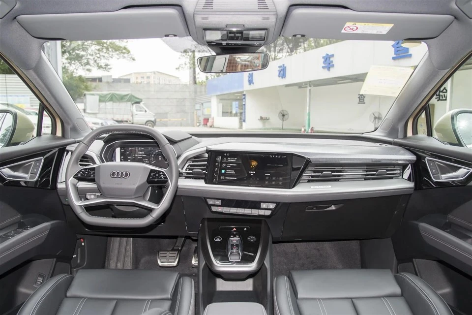 AUDI Q4-e Tron AUDI Q4-e Tron